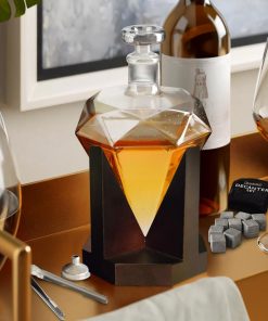 Diamond-shaped Carafe with Base in Red Oak Including Whiskey Stones and Ice Tong