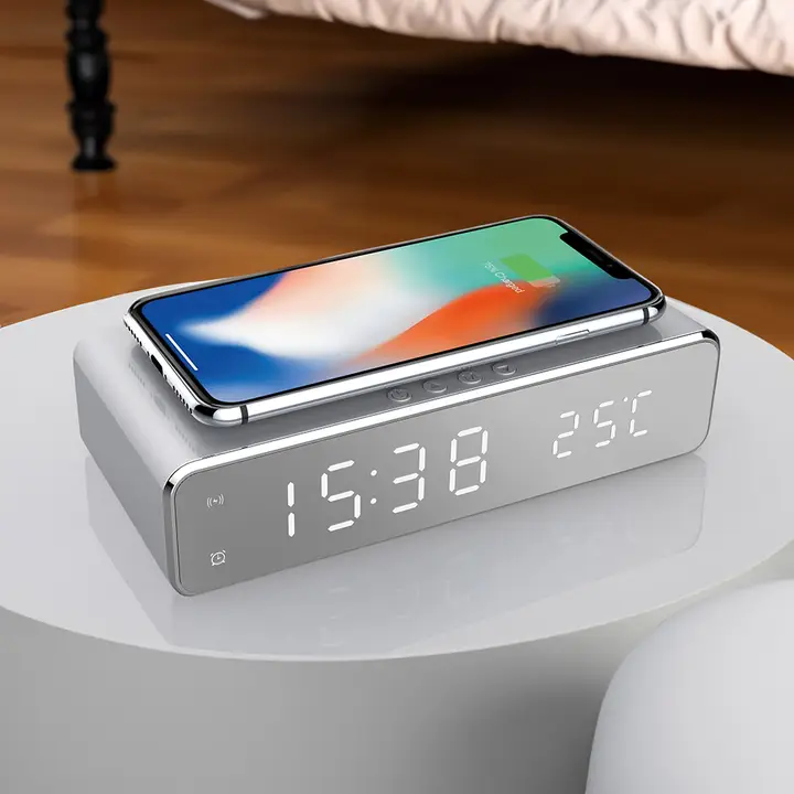 RED5 Wireless Charging Silver Alarm Clock - Image 2