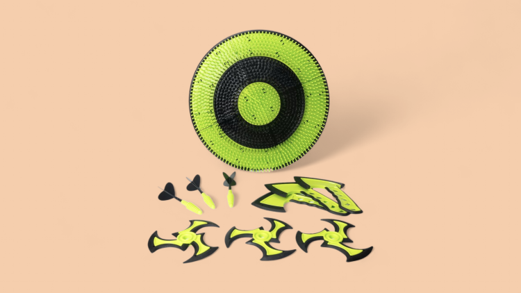Axe Throwing Game with Board & Throwing Stars - Image 3